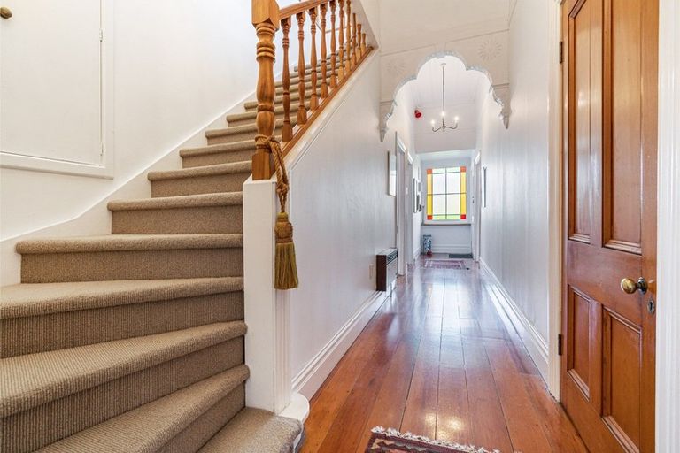 Photo of property in 71 Vauxhall Road, Devonport, Auckland, 0624