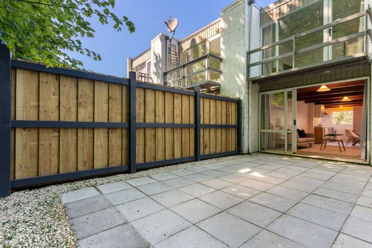 Photo of property in 2/140 Waimairi Road, Ilam, Christchurch, 8041