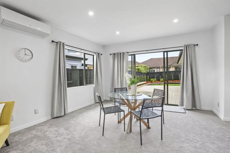 Photo of property in 108 Simpson Road, Henderson Valley, Auckland, 0614