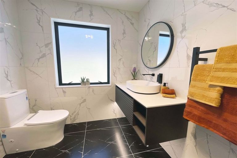 Photo of property in 2b Marina Road, Torbay, Auckland, 0630