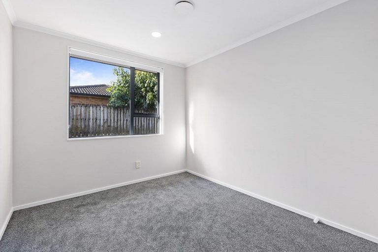 Photo of property in 37 Castlefinn Drive, Weymouth, Auckland, 2103
