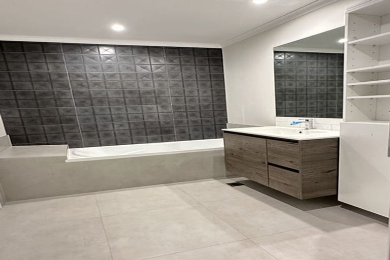 Photo of property in 4 Malcolm Calder Road, Hobsonville, Auckland, 0616