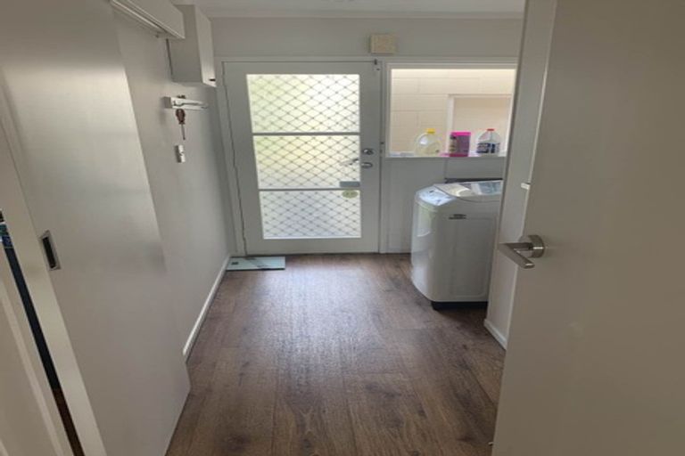 Photo of property in 19 Sartors Avenue, Northcross, Auckland, 0630