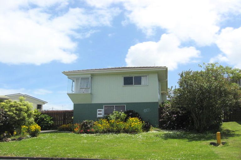 Photo of property in 32 Hanford Place, Clendon Park, Auckland, 2103