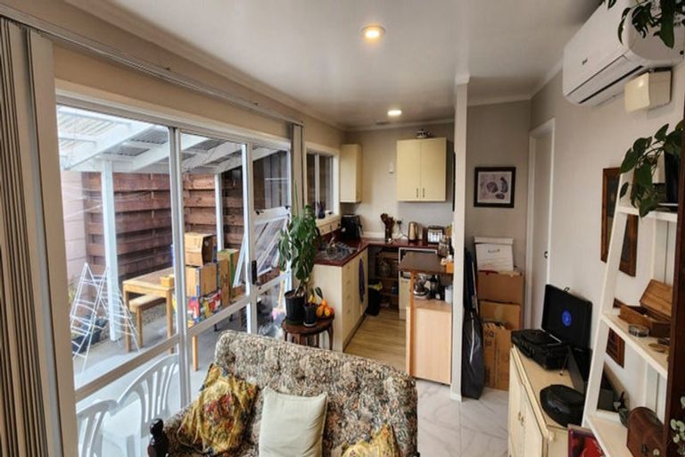 Photo of property in 98/98a Glenpark Avenue, Frankleigh Park, New Plymouth, 4310