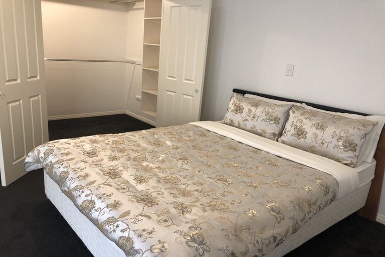 Photo of property in 1/25 Churchill Road, Murrays Bay, Auckland, 0630