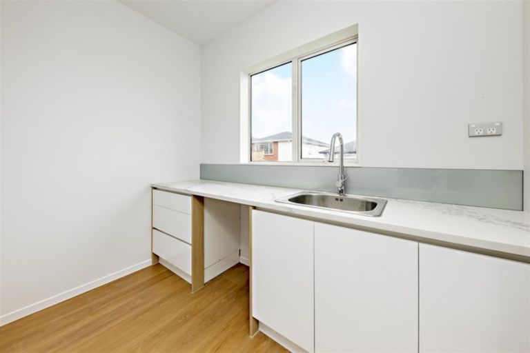 Photo of property in 37 Tinaku Road, Flat Bush, Auckland, 2019