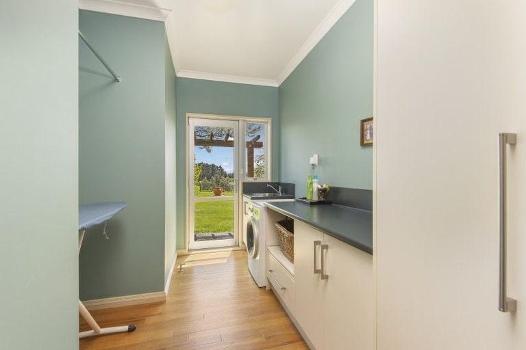 Photo of property in 9 Orakei Road, Kelvin Grove, Palmerston North, 4470