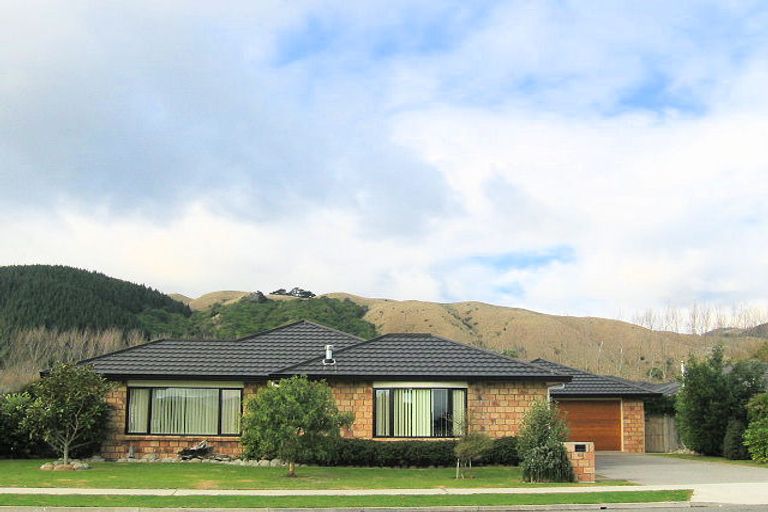 Photo of property in 62 Awatea Avenue, Paraparaumu, 5032