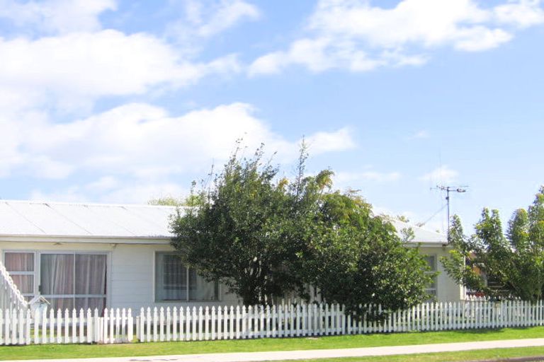 Photo of property in 4/4 Taupo Avenue, Mount Maunganui, 3116