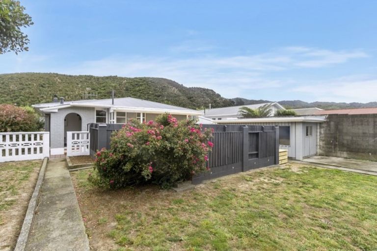 Photo of property in 20 Parenga Street, Wainuiomata, Lower Hutt, 5014
