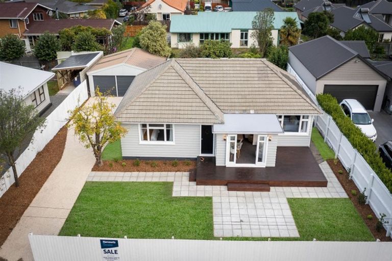 Photo of property in 9 Derrett Place, Saint Martins, Christchurch, 8022