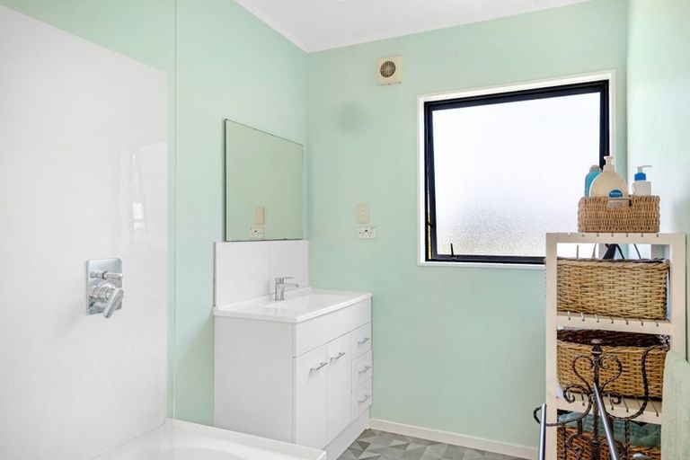 Photo of property in 47 Wallath Road, Westown, New Plymouth, 4310