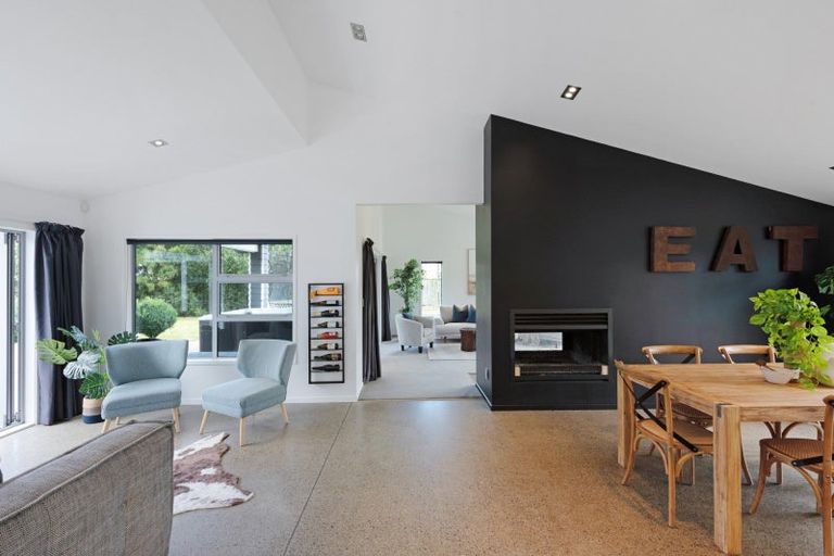 Photo of property in 51 Waikawa Beach Road, Manakau, Levin, 5573