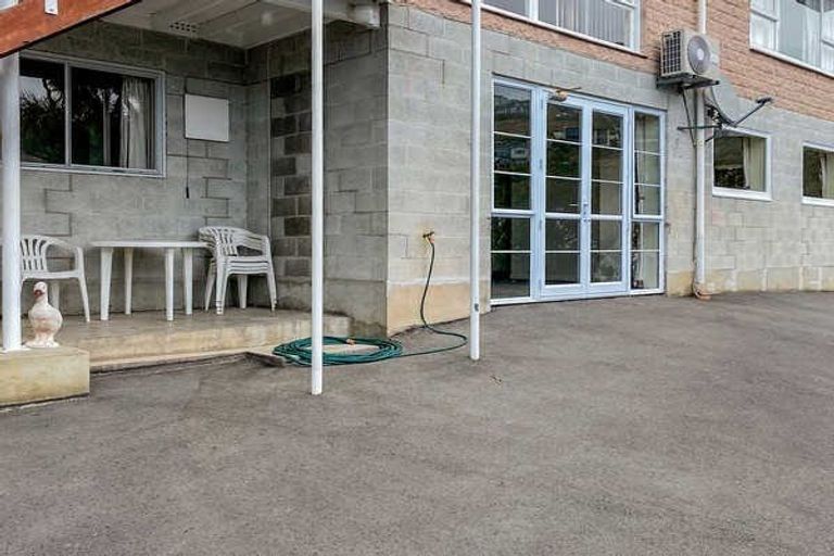 Photo of property in 35 Augusta Street, Redcliffs, Christchurch, 8081