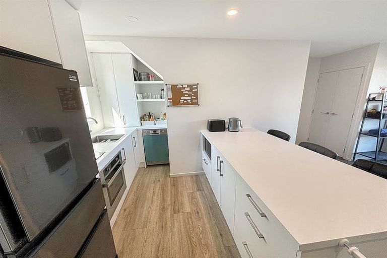 Photo of property in 2/130 Olliviers Road, Phillipstown, Christchurch, 8011