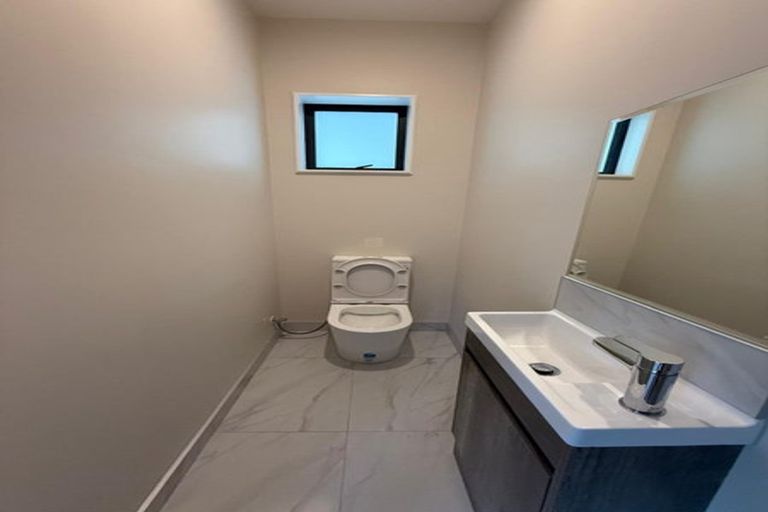 Photo of property in 16 Don Oliver Lane, Glen Eden, 0602