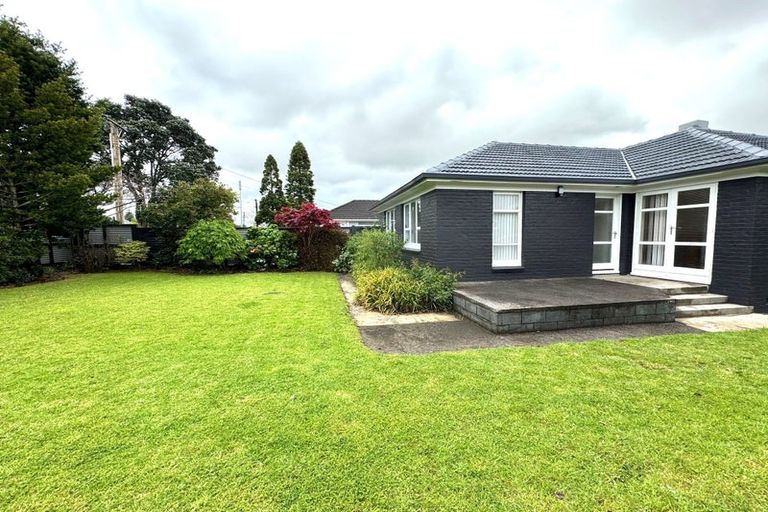Photo of property in 37 Shortt Avenue, Mangere Bridge, Auckland, 2022