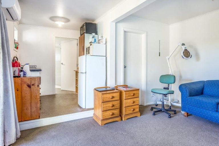 Photo of property in 34 Sievers Grove, Cannons Creek, Porirua, 5024