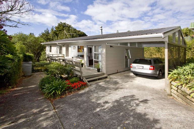 Photo of property in 9 Glenbush Place, Birkenhead, Auckland, 0626