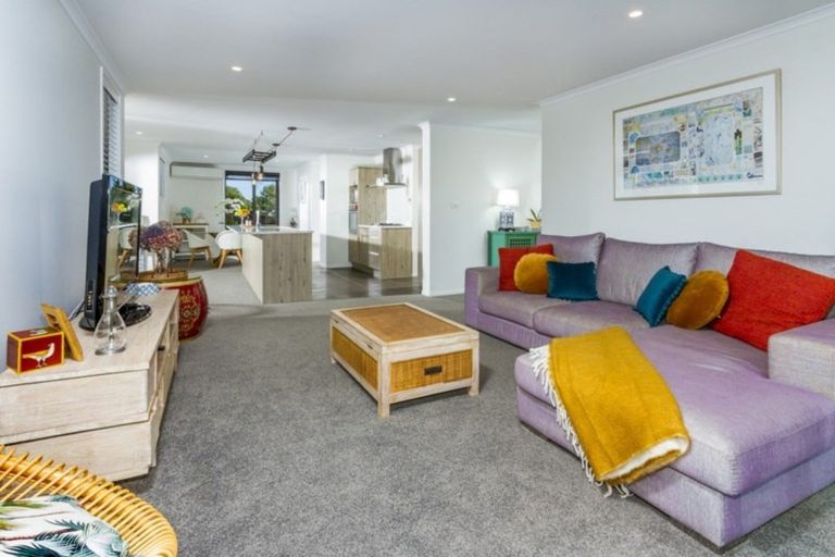 Photo of property in 24 Te Oneroa Way, Long Bay, Auckland, 0630
