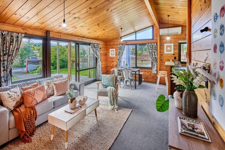 Photo of property in 6 Park Avenue, Waikanae, 5036