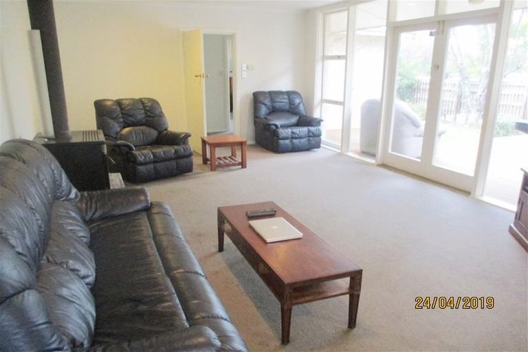 Photo of property in 2 Ilfracombe Place, Burnside, Christchurch, 8053