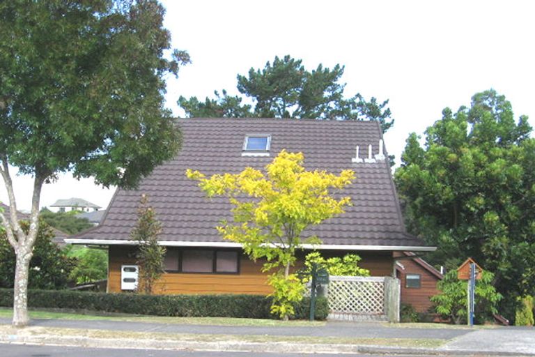 Photo of property in 2/20 Lagoon Way, West Harbour, Auckland, 0618