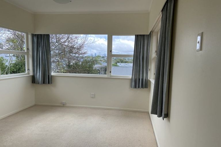 Photo of property in 1/2a Ascot Avenue, Narrow Neck, Auckland, 0624