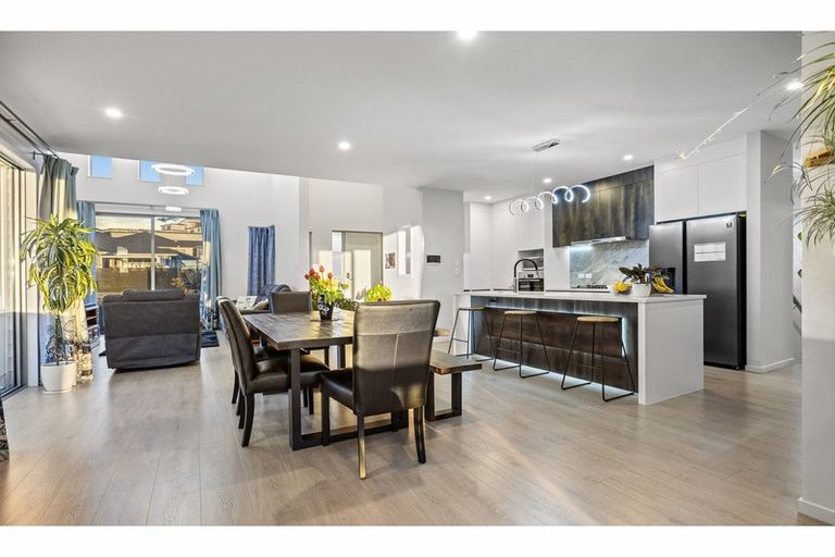 Photo of property in 33 Takurua Terrace, Orewa, 0931