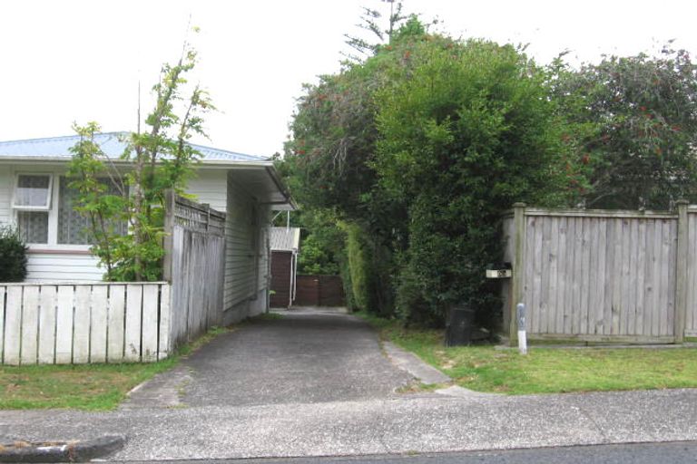 Photo of property in 2/5 September Place, Forrest Hill, Auckland, 0620