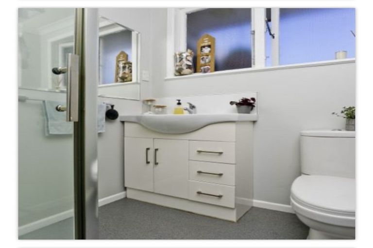 Photo of property in 2/26 Rangatira Road, Birkenhead, Auckland, 0626