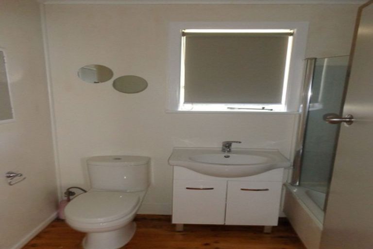 Photo of property in 2/42 Lincoln Road, Henderson, Auckland, 0610