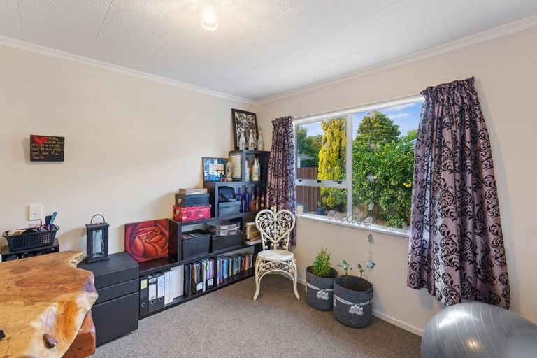 Photo of property in 14 Rodney Grove, Paraparaumu, 5032
