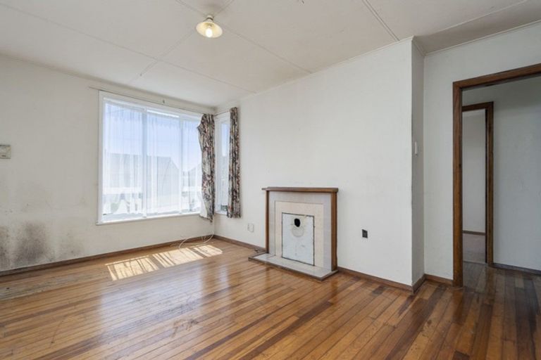 Photo of property in 61 Cook Street, Marfell, New Plymouth, 4310