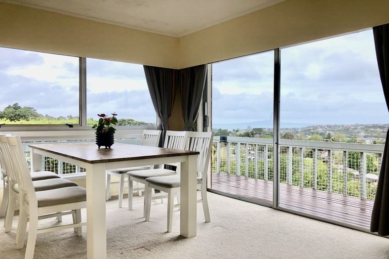 Photo of property in 2/104 Carlisle Road, Browns Bay, Auckland, 0632