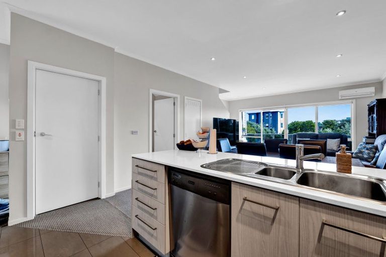 Photo of property in The Strand, 7/16 Ronald Street, Strandon, New Plymouth, 4312