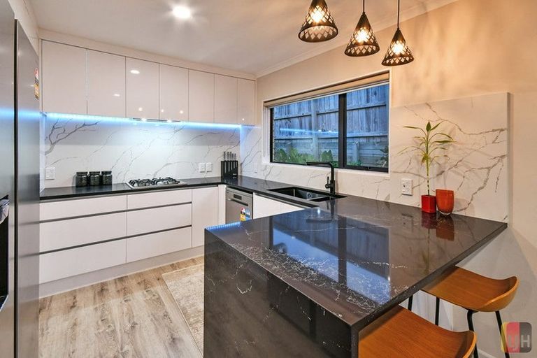 Photo of property in 51 Castlefinn Drive, Weymouth, Auckland, 2103