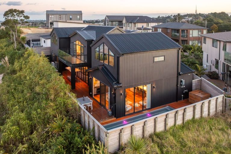 Photo of property in 4 Taku Close, Long Bay, Auckland, 0630