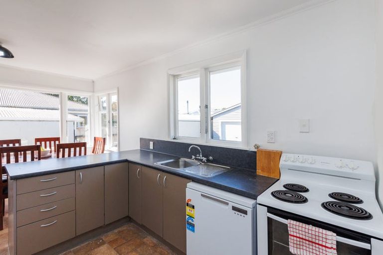 Photo of property in 12 Galway Avenue, Hokowhitu, Palmerston North, 4410