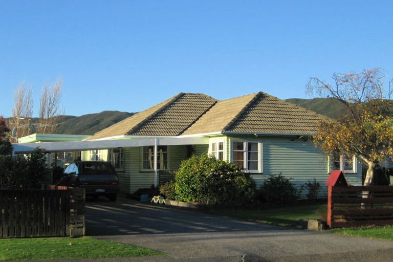 Photo of property in 8 Totara Street, Wainuiomata, Lower Hutt, 5014