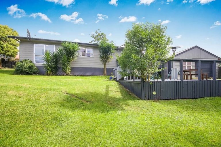 Photo of property in 6 Camphora Place, Ranui, Auckland, 0612