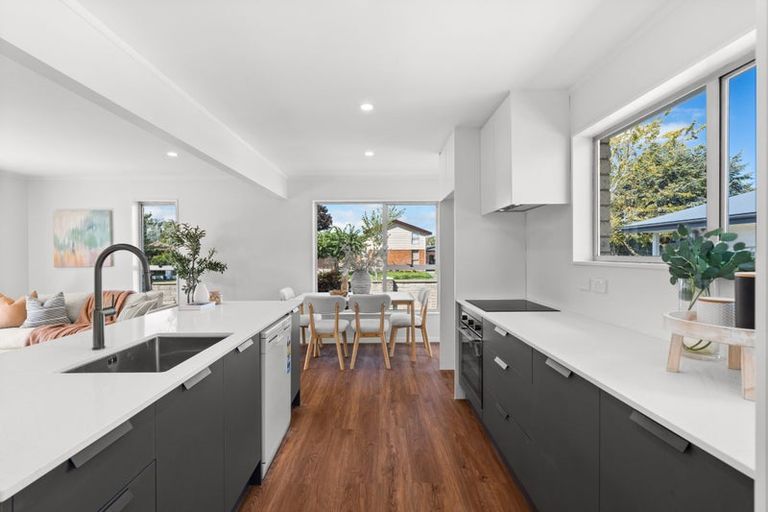 Photo of property in 31 Denniston Crescent, Redwood, Christchurch, 8051