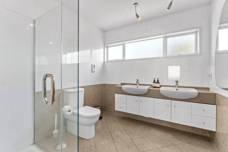 Photo of property in 7 Elizabeth Place, Mairangi Bay, Auckland, 0630