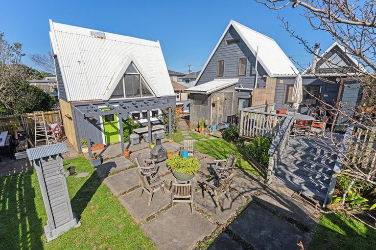 Photo of property in 97 Marine Parade, Paraparaumu Beach, Paraparaumu, 5032