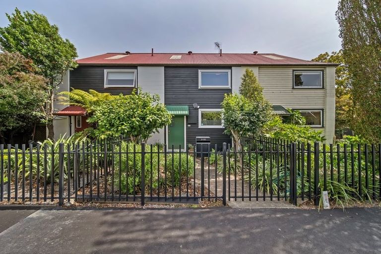 Photo of property in 2/25 Holly Road, St Albans, Christchurch, 8014