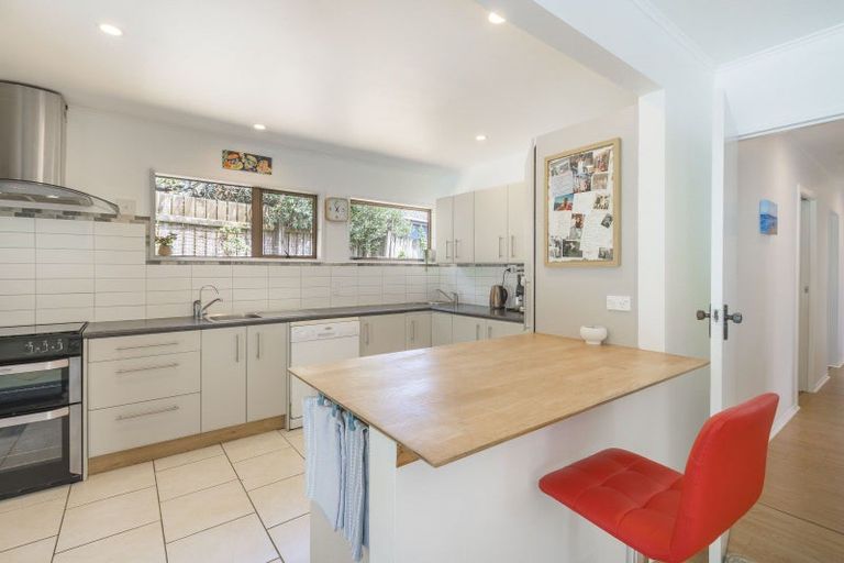 Photo of property in 16 Weggery Drive, Waikanae Beach, Waikanae, 5036