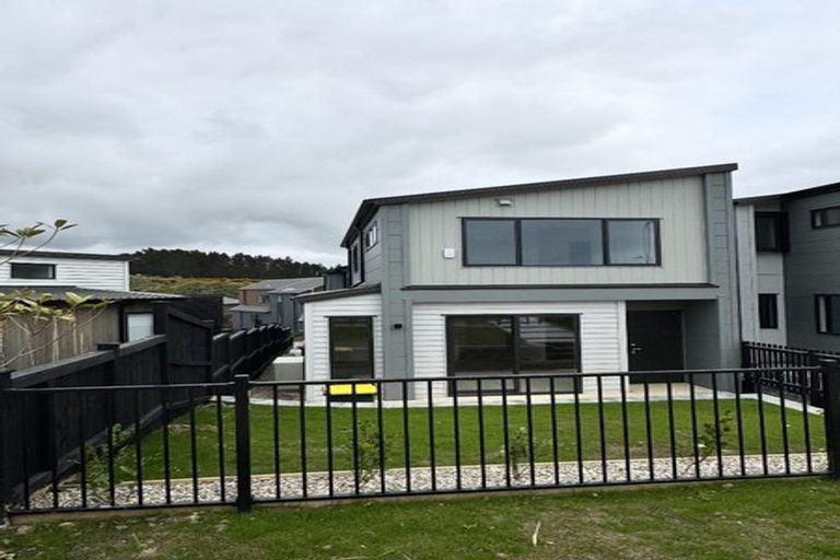 Photo of property in 3 Kikorangi Drive, Wainui, Silverdale, 0992