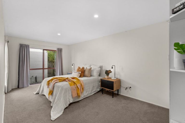 Photo of property in 37 Burnside Crescent, Burnside, Christchurch, 8053