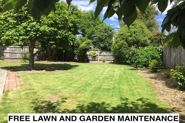 Photo of property in 12 Moorpark Place, Ilam, Christchurch, 8041